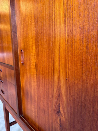 
                  
                    Highboard teak klepkastje - LOUI.STORE
                  
                