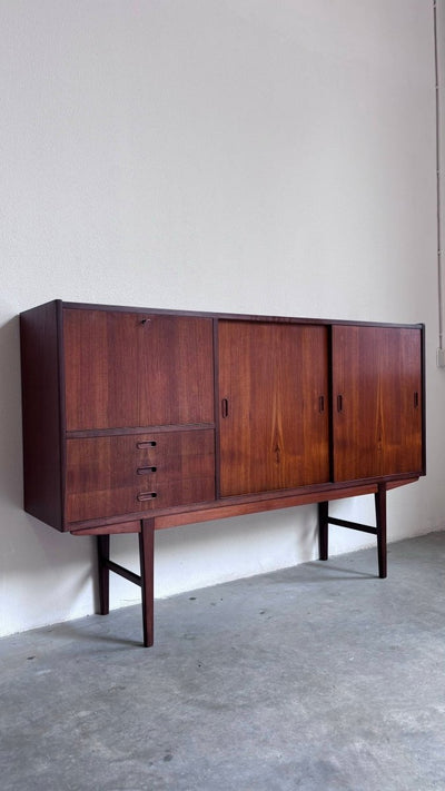 
                  
                    Highboard teak klepkastje - LOUI.STORE
                  
                