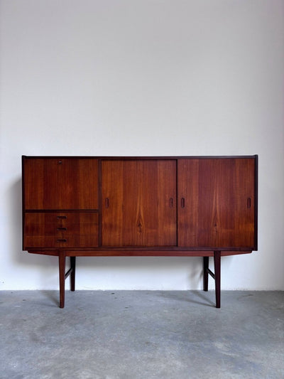 
                  
                    Highboard teak klepkastje - LOUI.STORE
                  
                