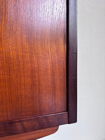 
                  
                    Highboard teak klepkastje - LOUI.STORE
                  
                