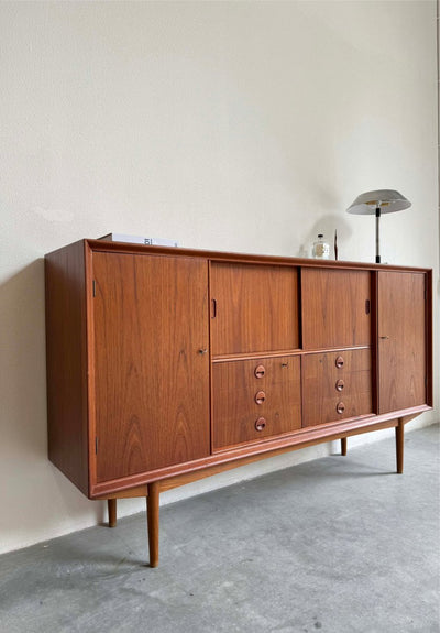 
                  
                    Highboard teak veel vakken - LOUI.STORE
                  
                