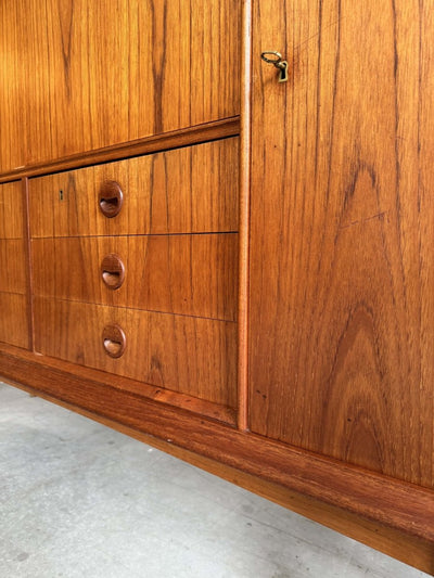 
                  
                    Highboard teak veel vakken - LOUI.STORE
                  
                