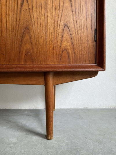 
                  
                    Highboard teak veel vakken - LOUI.STORE
                  
                