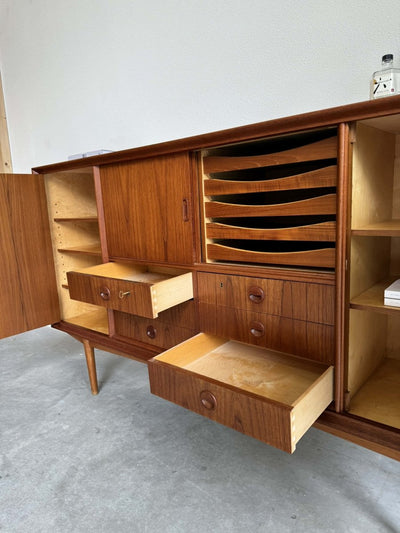 
                  
                    Highboard teak veel vakken - LOUI.STORE
                  
                