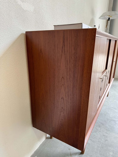 
                  
                    Highboard teak veel vakken - LOUI.STORE
                  
                