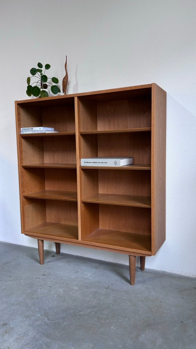 
                  
                    Hundevad boekenkast eiken 108 - LOUI.STORE
                  
                