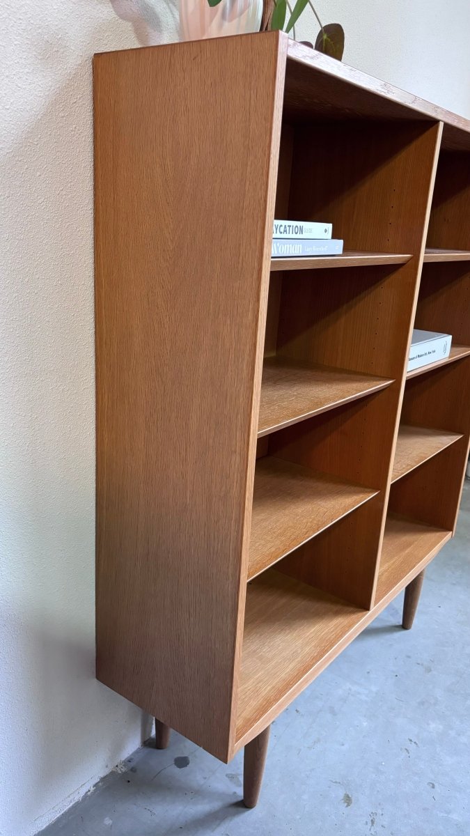 
                  
                    Hundevad boekenkast eiken 108 - LOUI.STORE
                  
                