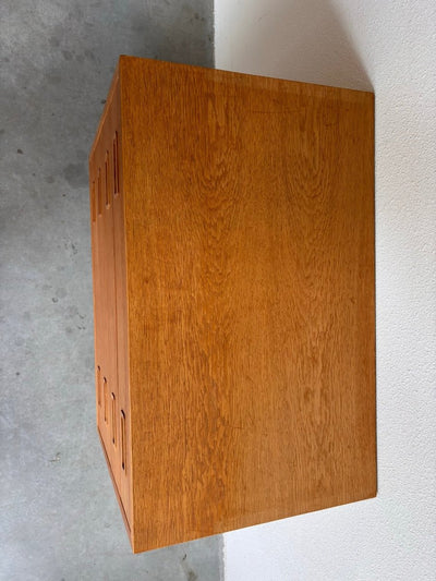 
                  
                    Hundevad ladekast eiken - LOUI.STORE
                  
                