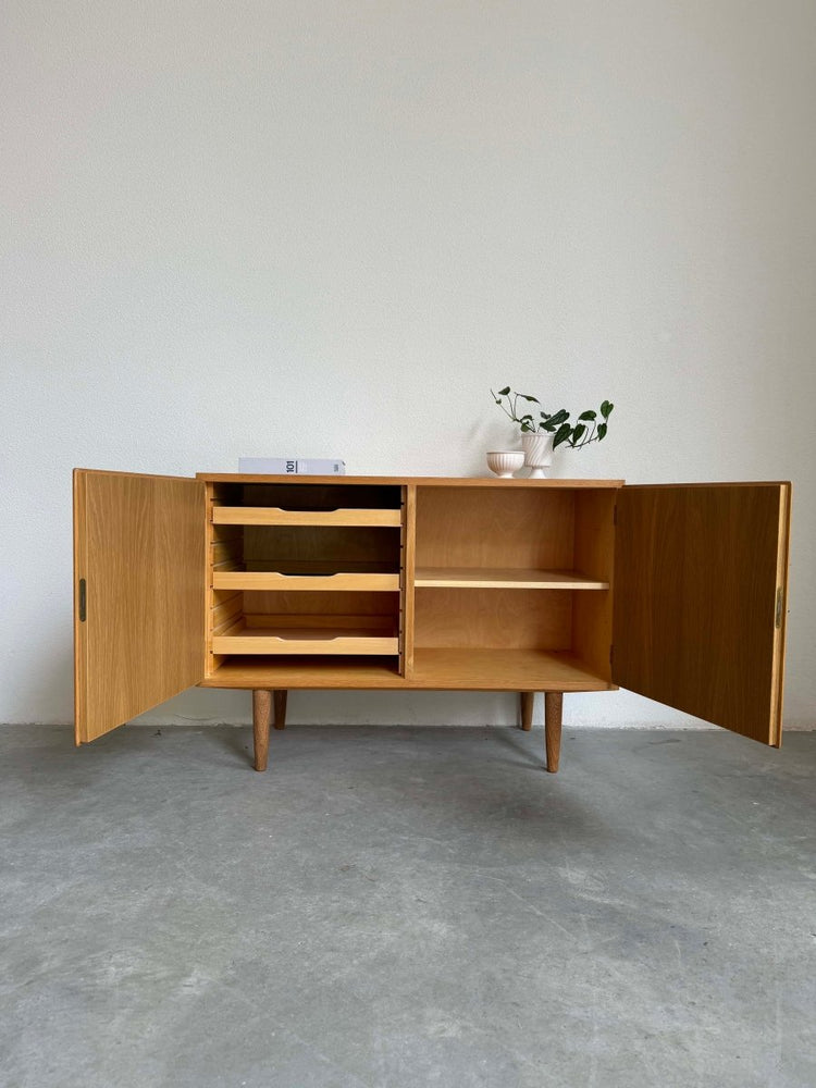 
                  
                    Hundevad sideboard eiken - LOUI.STORE
                  
                