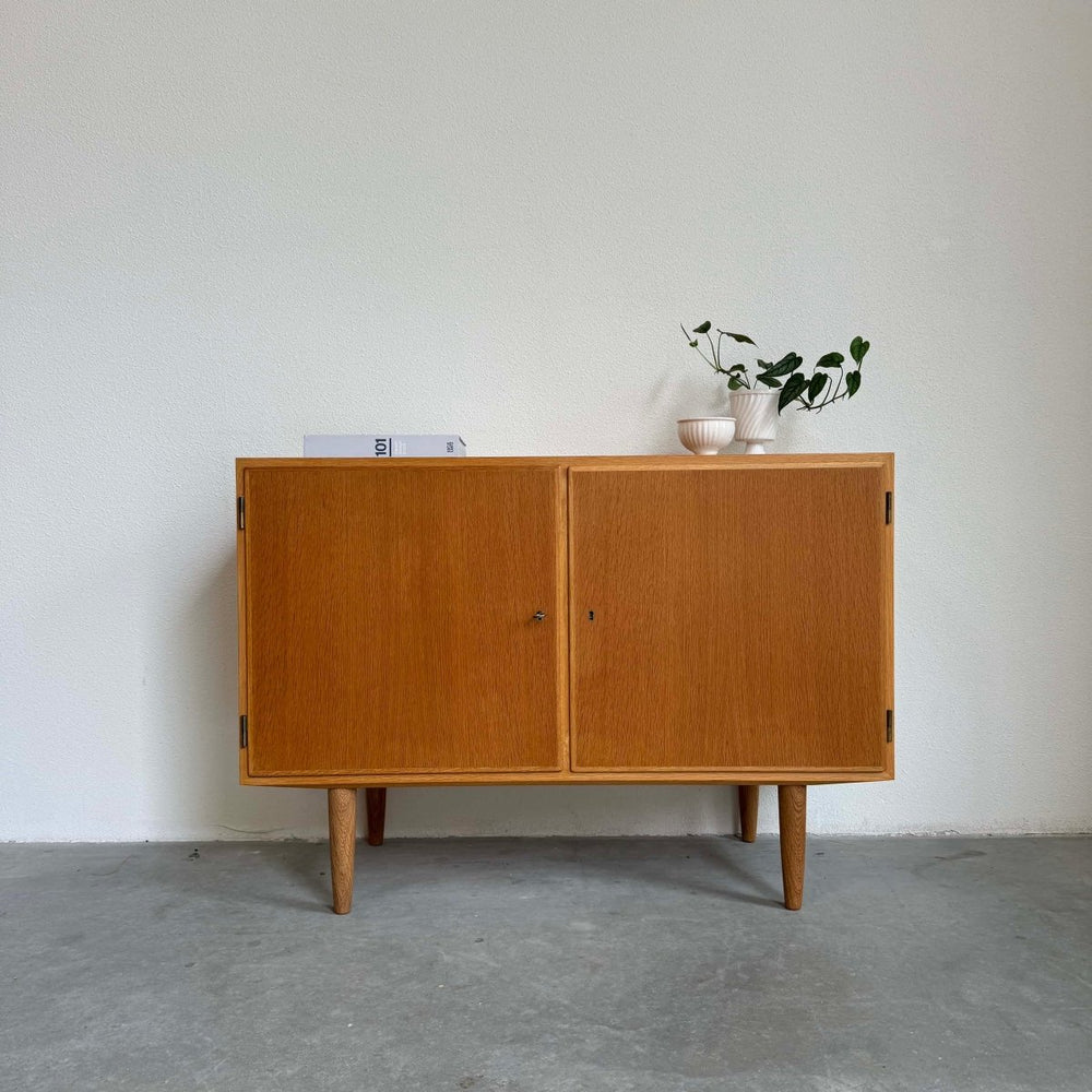 
                  
                    Hundevad sideboard eiken - LOUI.STORE
                  
                