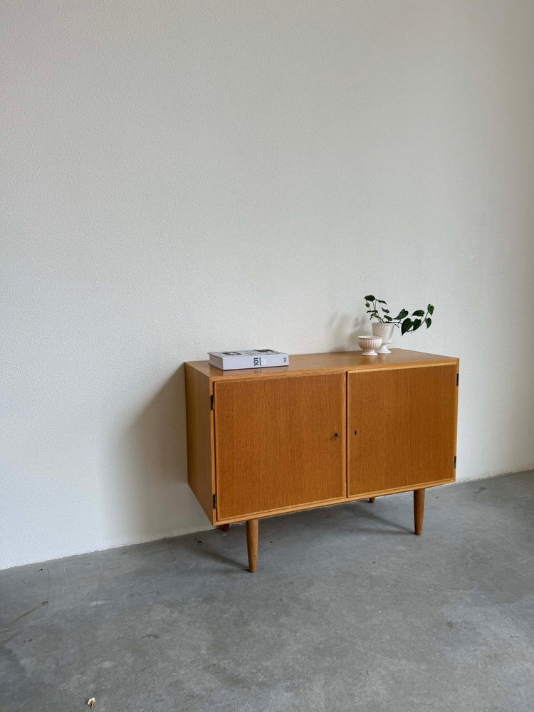 
                  
                    Hundevad sideboard eiken - LOUI.STORE
                  
                