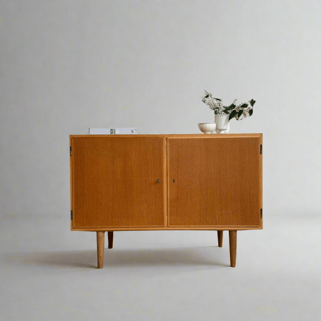 
                  
                    Hundevad sideboard eiken - LOUI.STORE
                  
                