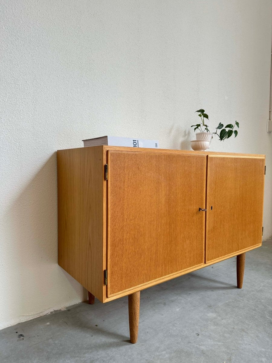 
                  
                    Hundevad sideboard eiken - LOUI.STORE
                  
                