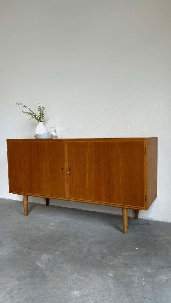 
                  
                    Hundevad sideboard eiken - LOUI.STORE
                  
                