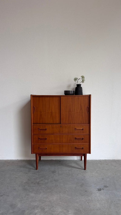
                  
                    Klein Deens highboard - ladekast teak Gunnar Nielsen voor Tibergaard - LOUI
                  
                