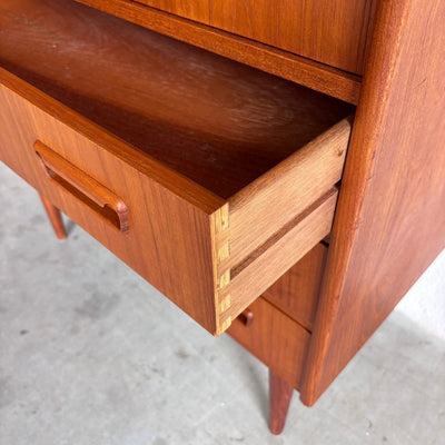 
                  
                    Klein Deens highboard - ladekast teak Gunnar Nielsen voor Tibergaard - LOUI
                  
                