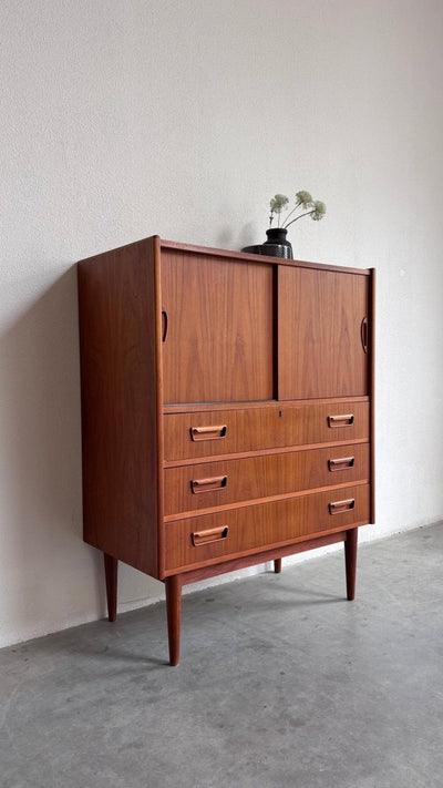 
                  
                    Klein Deens highboard - ladekast teak Gunnar Nielsen voor Tibergaard - LOUI
                  
                