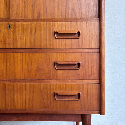 
                  
                    Klein Deens highboard - ladekast teak Gunnar Nielsen voor Tibergaard - LOUI
                  
                