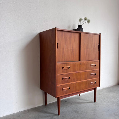 
                  
                    Klein Deens highboard - ladekast teak Gunnar Nielsen voor Tibergaard - LOUI
                  
                