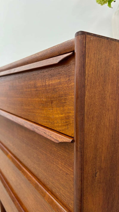 
                  
                    Klein ladekastje 4* teak - LOUI.STORE
                  
                