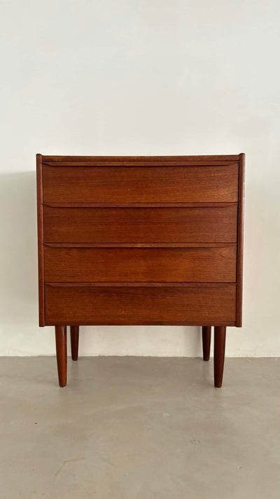 
                  
                    Klein ladekastje 4* teak - LOUI.STORE
                  
                