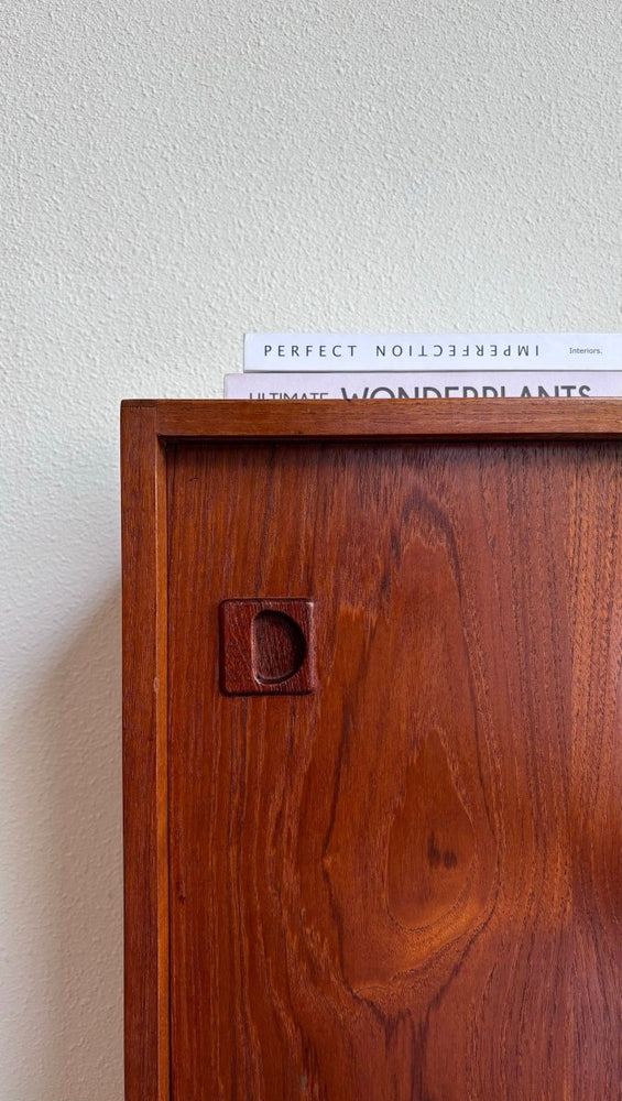 
                  
                    Klein sideboard plint in teak - LOUI.STORE
                  
                