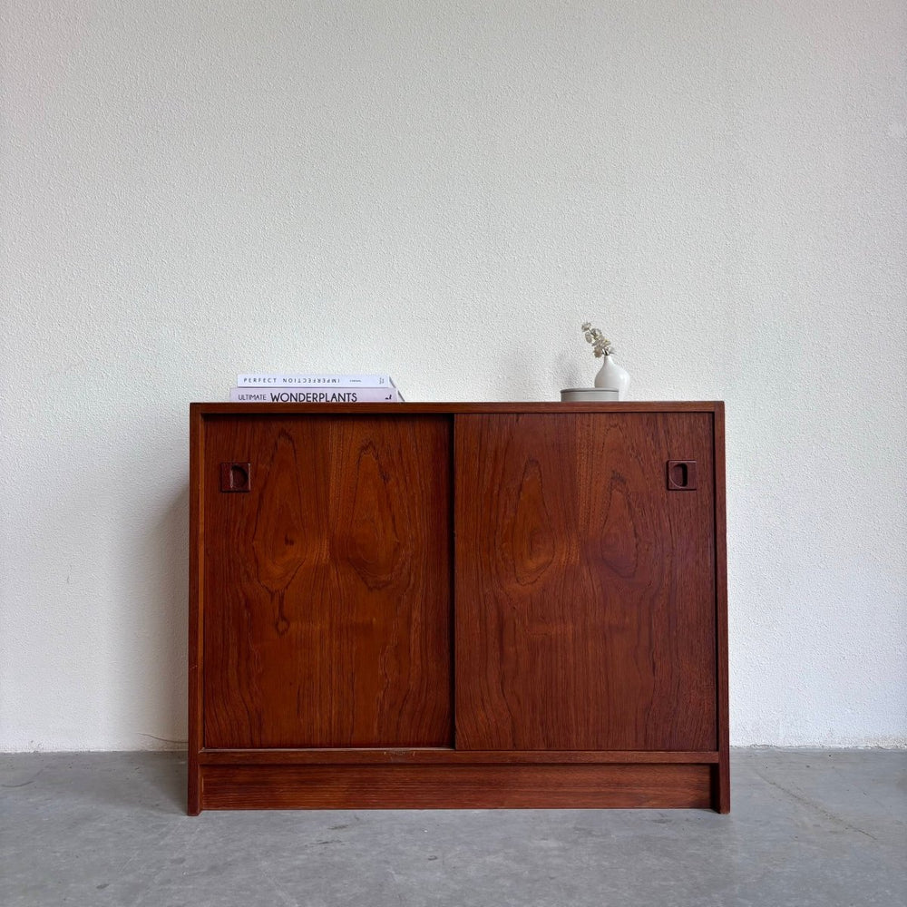 Klein sideboard plint in teak - LOUI.STORE