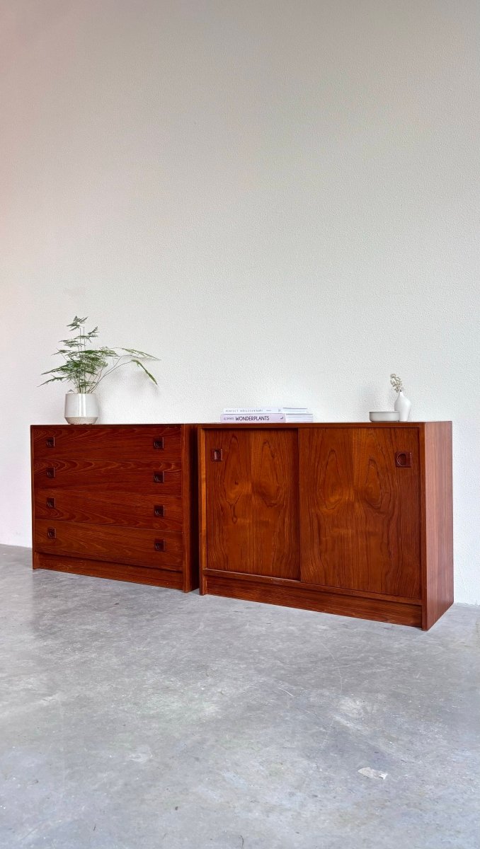 
                  
                    Klein sideboard plint in teak - LOUI.STORE
                  
                