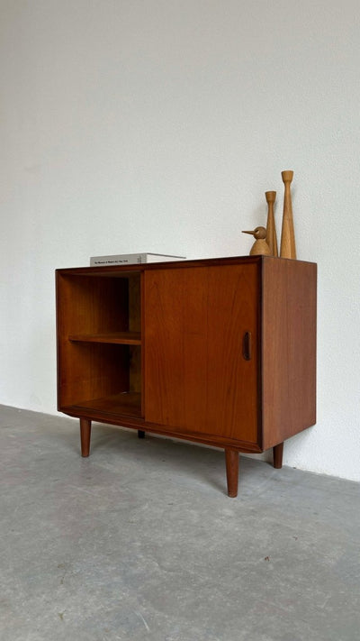
                  
                    Klein sideboard schuifdeuren - LOUI.STORE
                  
                