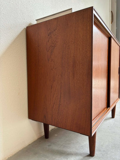 
                  
                    Klein sideboard schuifdeuren - LOUI.STORE
                  
                