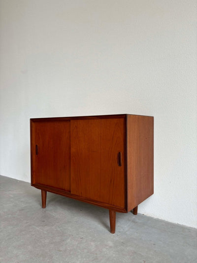 
                  
                    Klein sideboard schuifdeuren - LOUI.STORE
                  
                