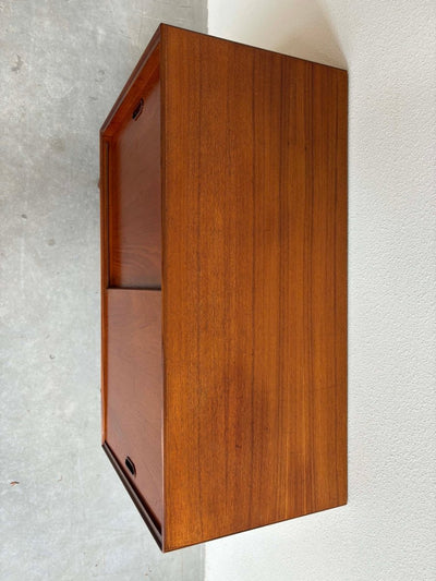 
                  
                    Klein sideboard schuifdeuren - LOUI.STORE
                  
                