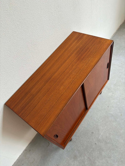 
                  
                    Klein sideboard schuifdeuren - LOUI.STORE
                  
                