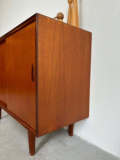 
                  
                    Klein sideboard schuifdeuren - LOUI.STORE
                  
                