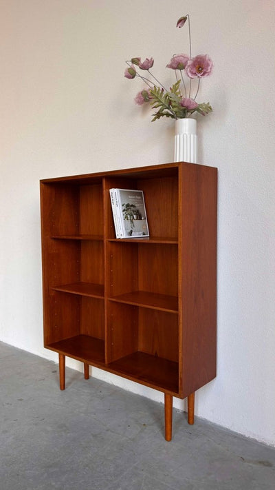 
                  
                    Klein vintage boekenkastje teak - LOUI.STORE
                  
                