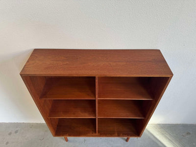 
                  
                    Klein vintage boekenkastje teak - LOUI.STORE
                  
                