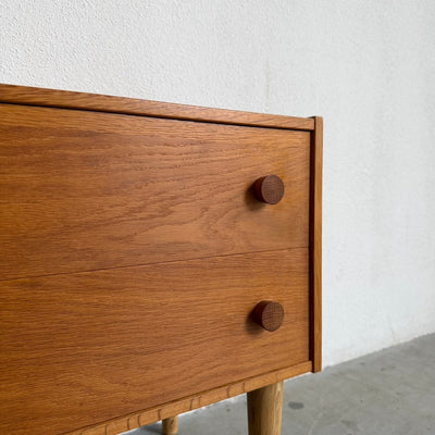 
                  
                    Klein vintage ladekastje 2* eiken, rond knopje - LOUI
                  
                