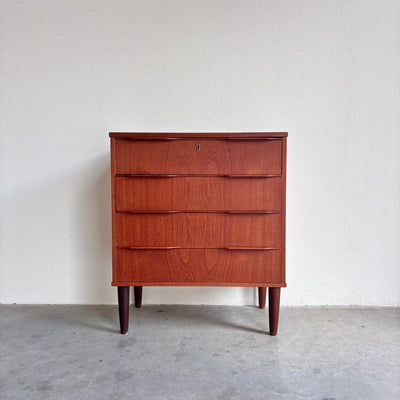 
                  
                    Klein vintage ladekastje 4* teak - LOUI
                  
                