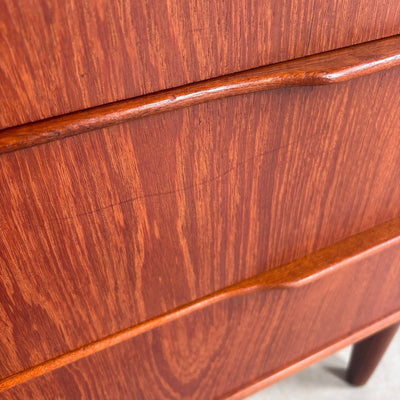 
                  
                    Klein vintage ladekastje 4* teak - LOUI
                  
                