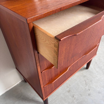 
                  
                    Klein vintage ladekastje 4* teak - LOUI
                  
                