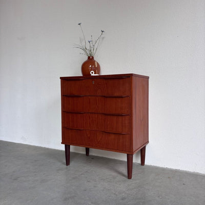 
                  
                    Klein vintage ladekastje 4* teak - LOUI
                  
                