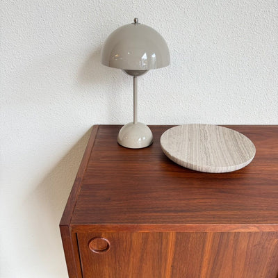 
                  
                    Klein vintage sideboard donker teak schuifdeurtjes - LOUI
                  
                