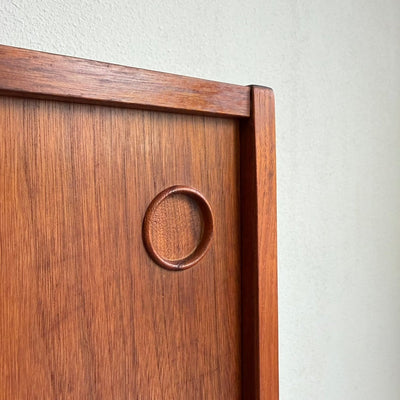 
                  
                    Klein vintage sideboard donker teak schuifdeurtjes - LOUI
                  
                