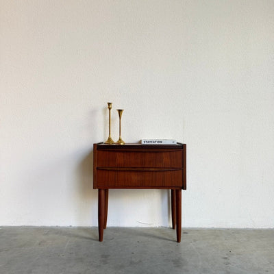 
                  
                    Klein vintage teak ladekastje 2* - LOUI
                  
                