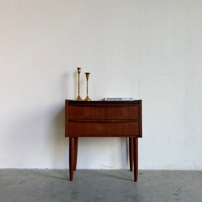 
                  
                    Klein vintage teak ladekastje 2* - LOUI
                  
                