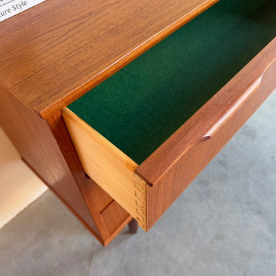 
                  
                    Kleine vintage ladekast 3* teak - LOUI
                  
                