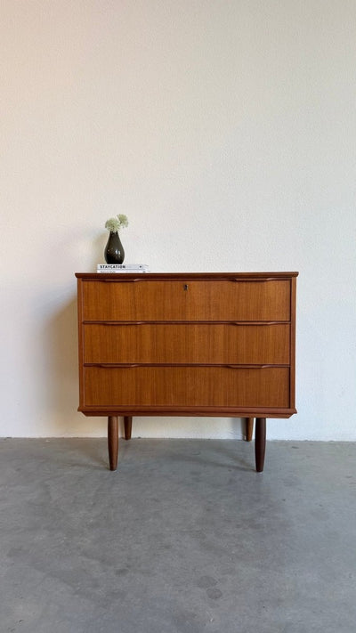 
                  
                    Kleine vintage ladekast 3* teak - LOUI
                  
                