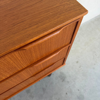 
                  
                    Kleine vintage ladekast 3* teak - LOUI
                  
                