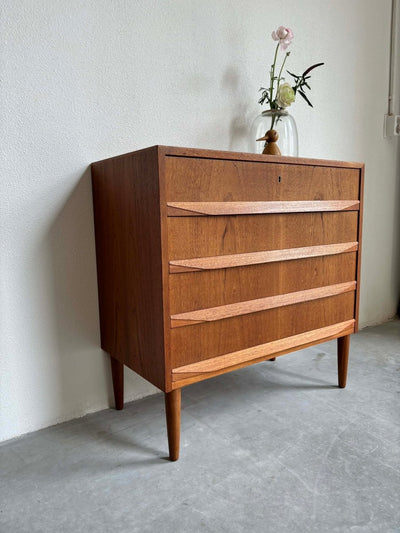 
                  
                    Ladekast 4* teak greep onder - LOUI.STORE
                  
                
