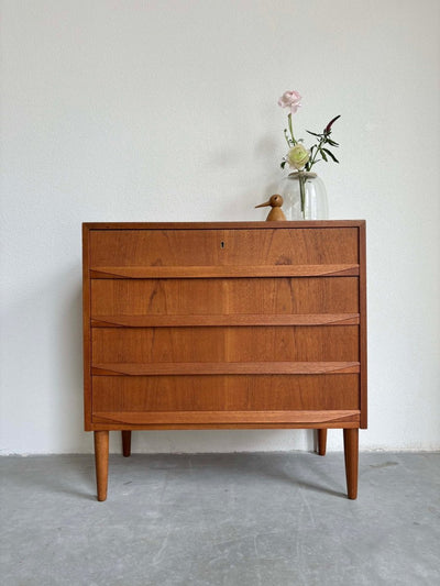 
                  
                    Ladekast 4* teak greep onder - LOUI.STORE
                  
                